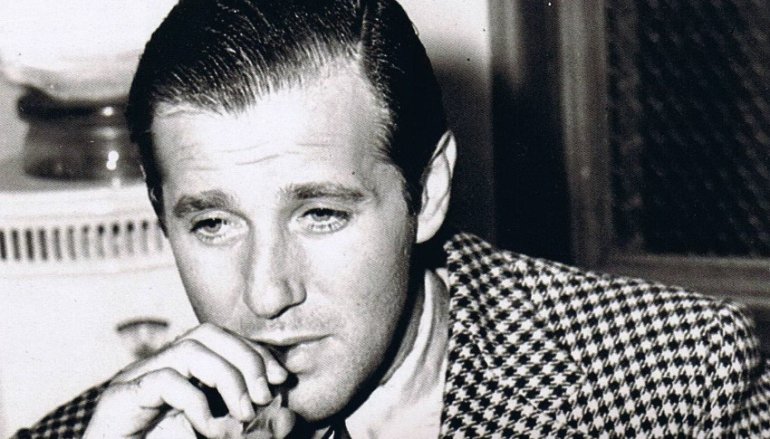 Bugsy Siegel con un sigaro